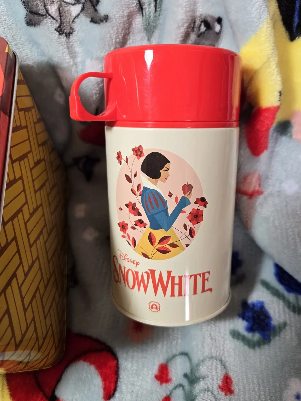 Disney Snow White Red and Yellow Tin Lunch Box